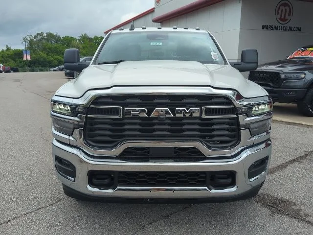 New 2026 Bright White Clearcoat RAM Tradesman image 4