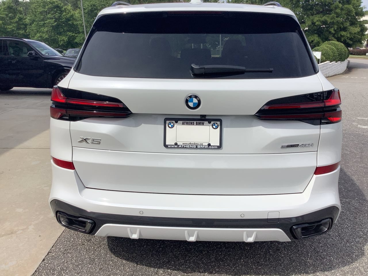 New 2026 Mineral White Metallic BMW sDrive40i image 13