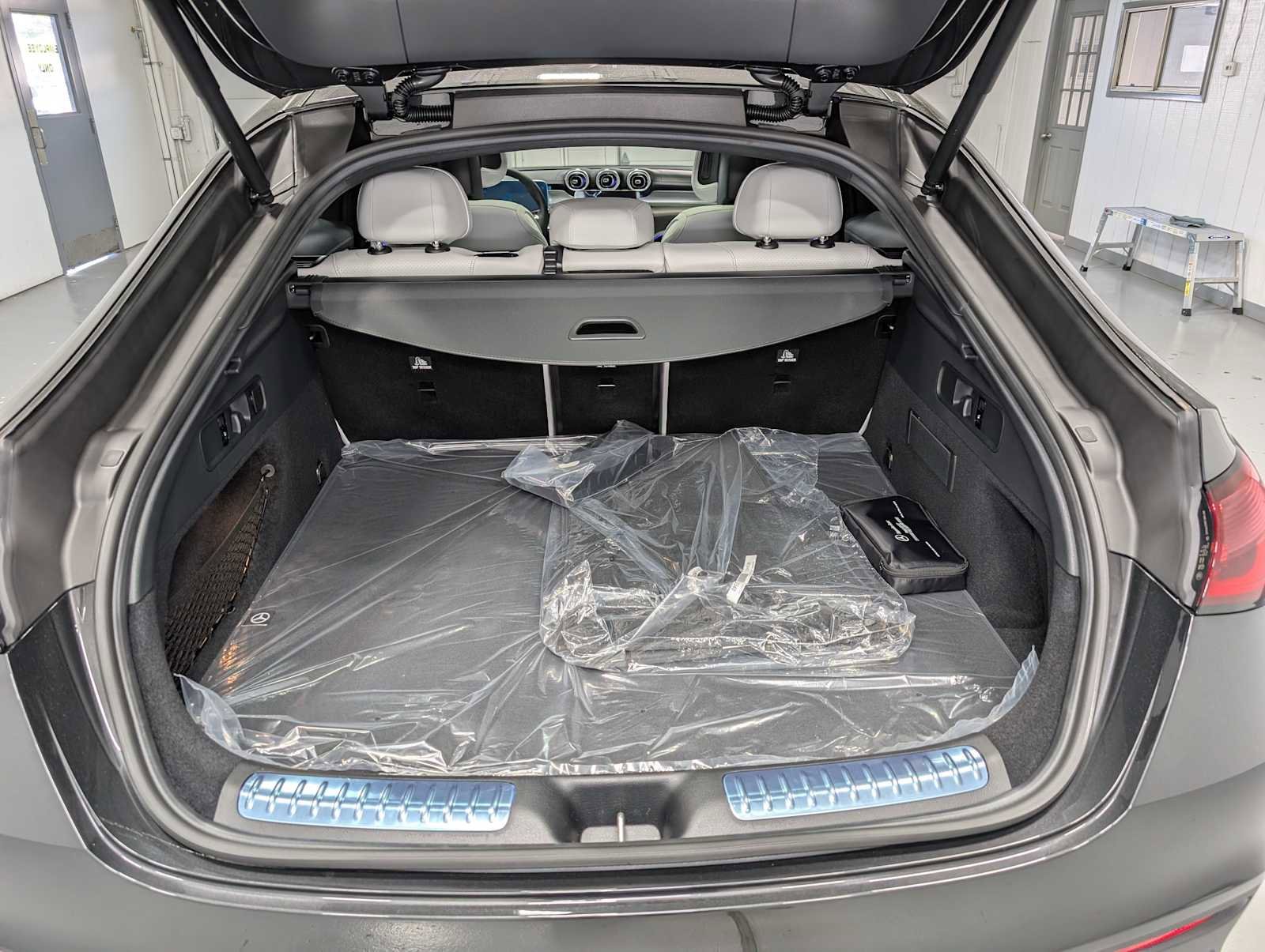New 2026 Graphite Grey Metallic Mercedes-Benz GLC 300 image 7