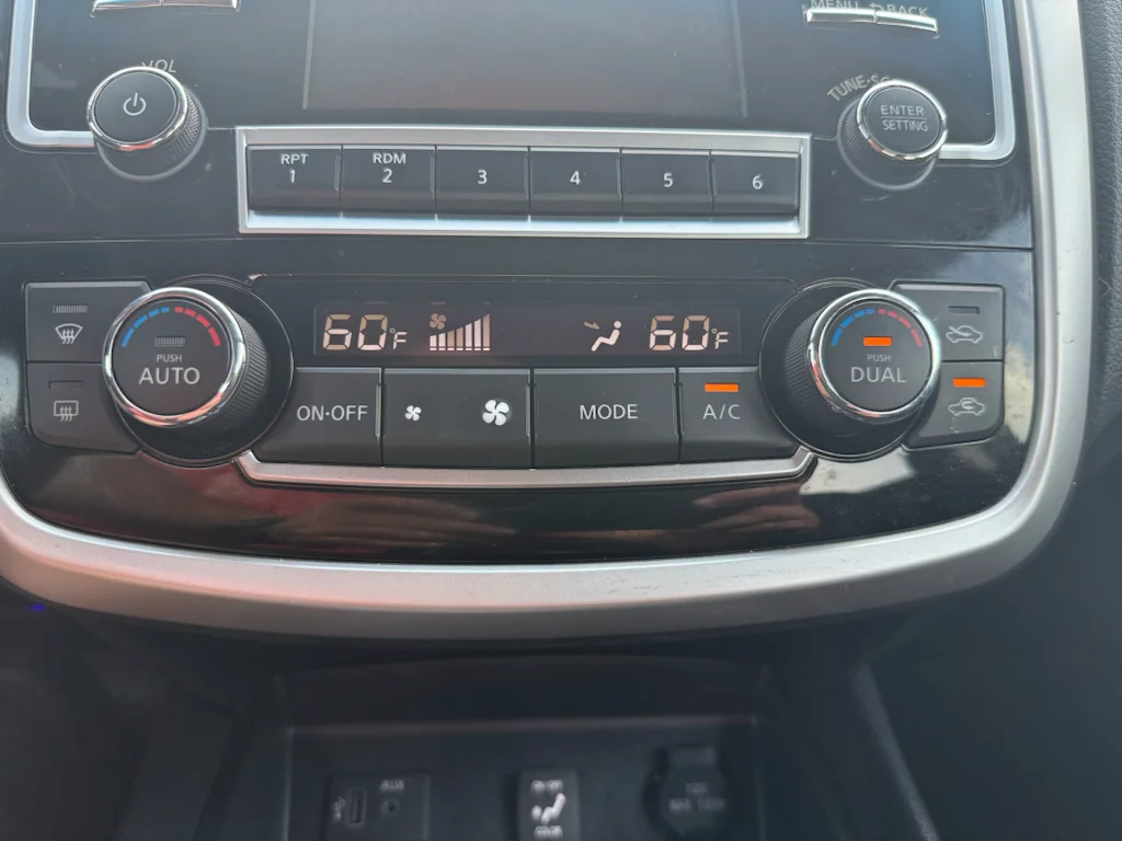 Used 2018 Storm Blue Nissan 2.5 SV image 39