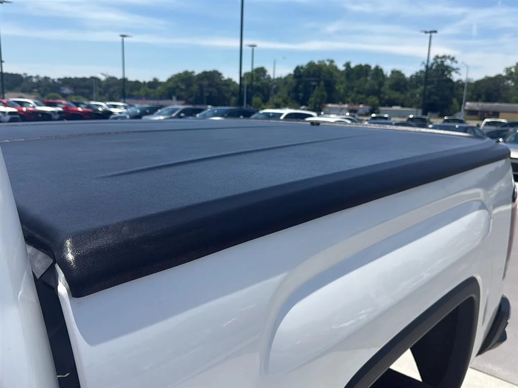 Used 2018 White Frost Tricoat GMC SLT image 3