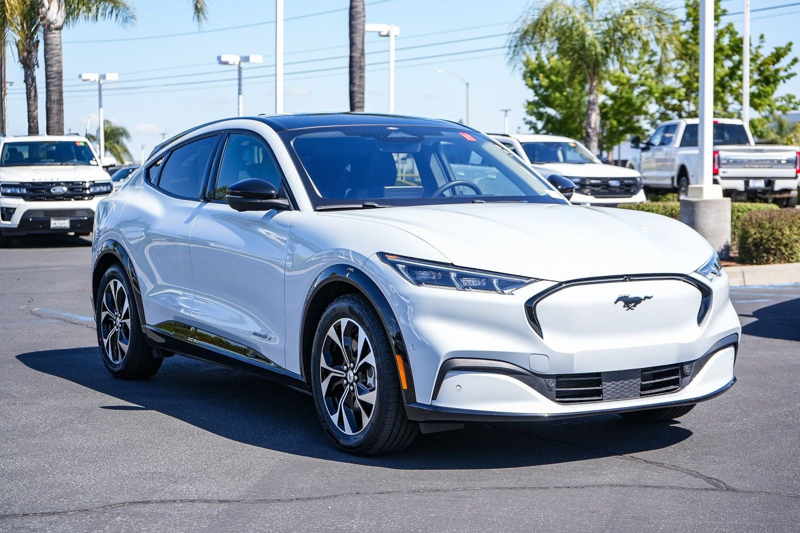 Certified Used 2023 White Metallic Ford Premium image 3