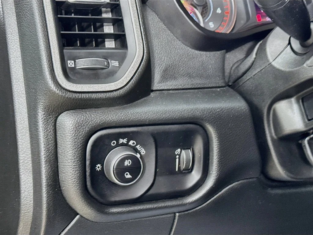 Used 2025 Granite Crystal Metallic Clearcoat Ram Tradesman image 12