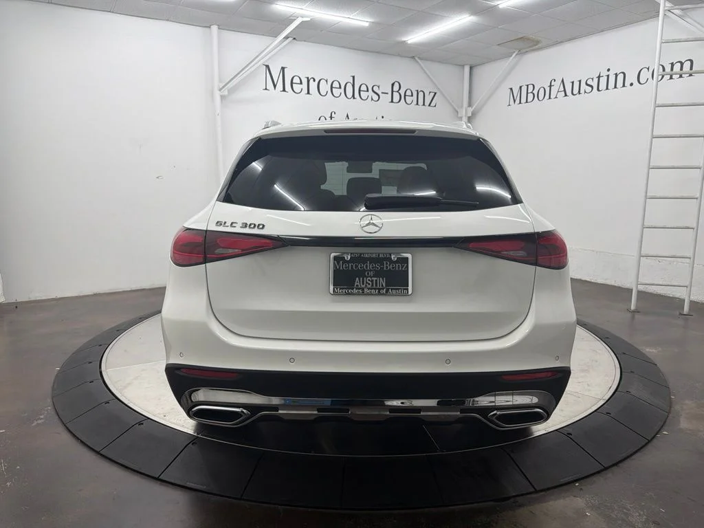 New 2027 White Mercedes-Benz GLC 300 image 6