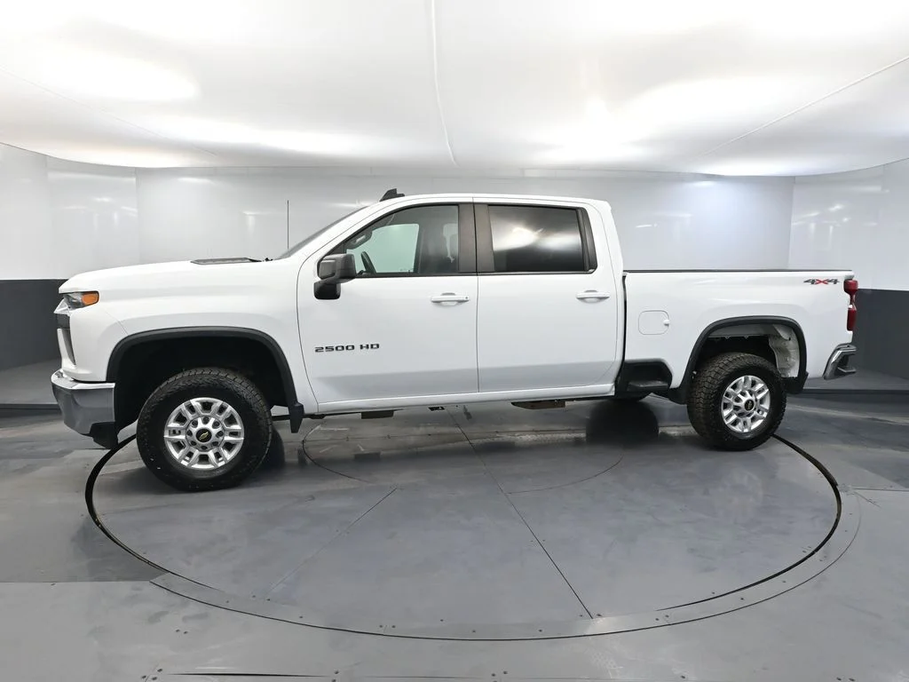 Used 2022 White Chevrolet LT image 8