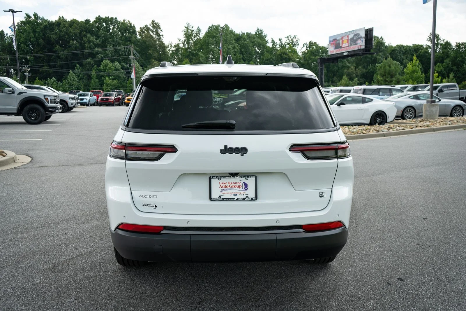 New 2026 White Jeep  image 8