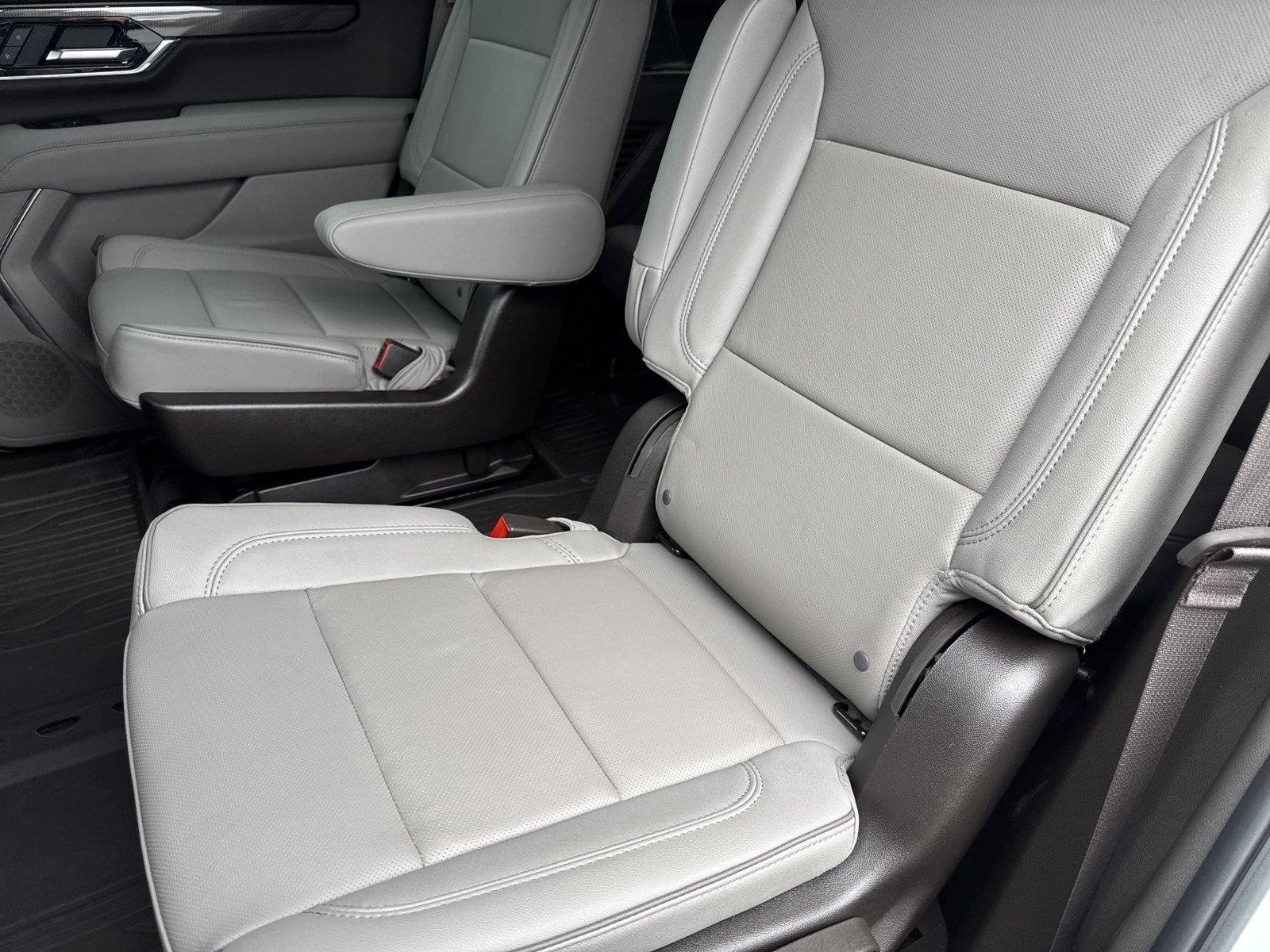 Used 2025 Summit White GMC Elevation image 32