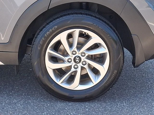 Used 2017 Gray Hyundai SE image 9