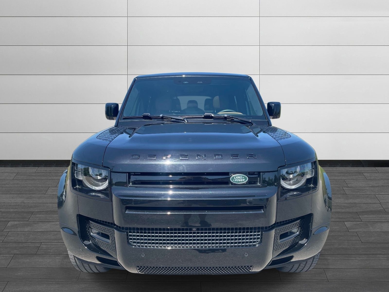 Used 2025 Santorini Black Metallic Land Rover V8 image 8