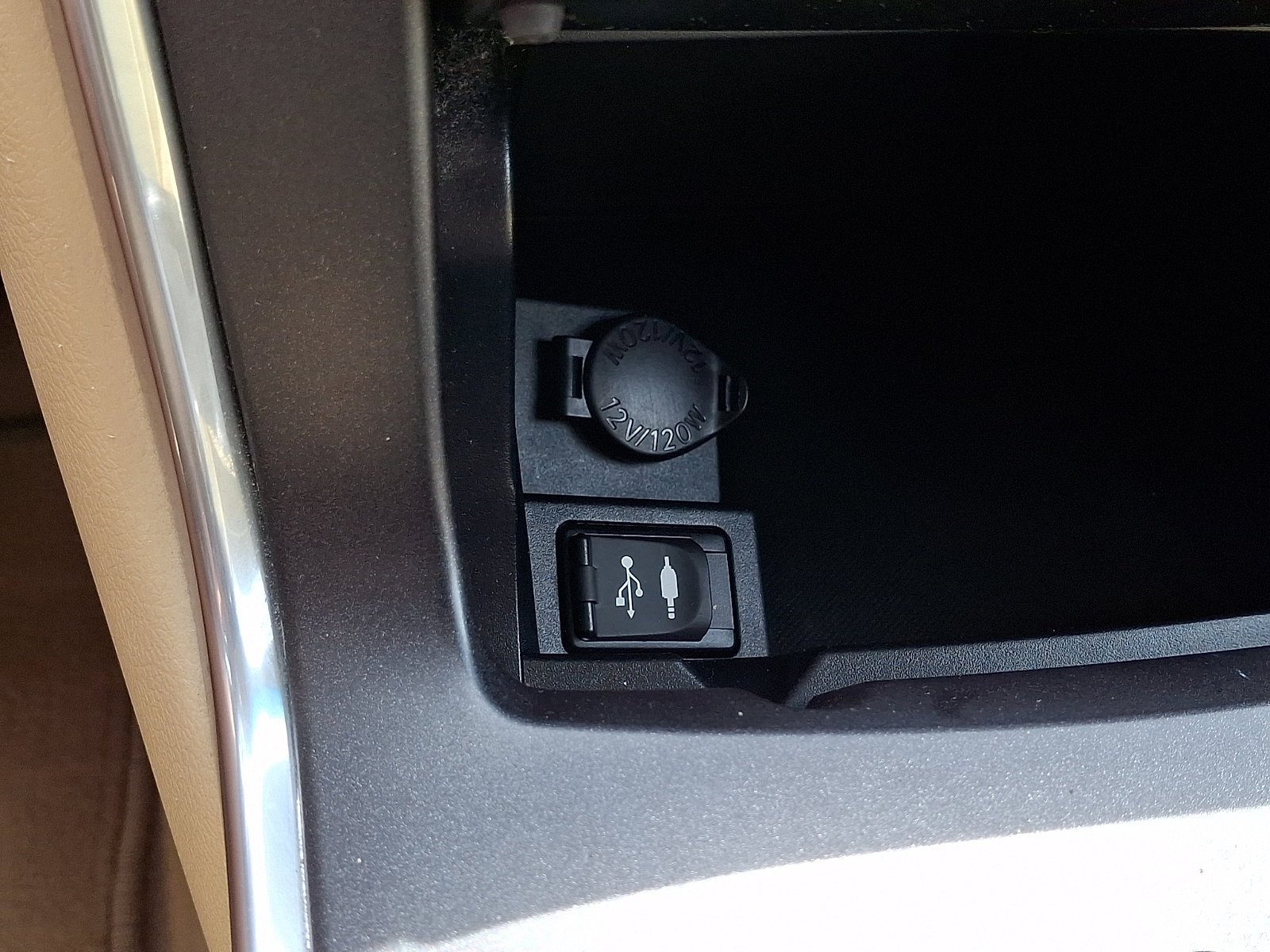 Used 2015 Creme Brulee Mica Toyota LE image 23