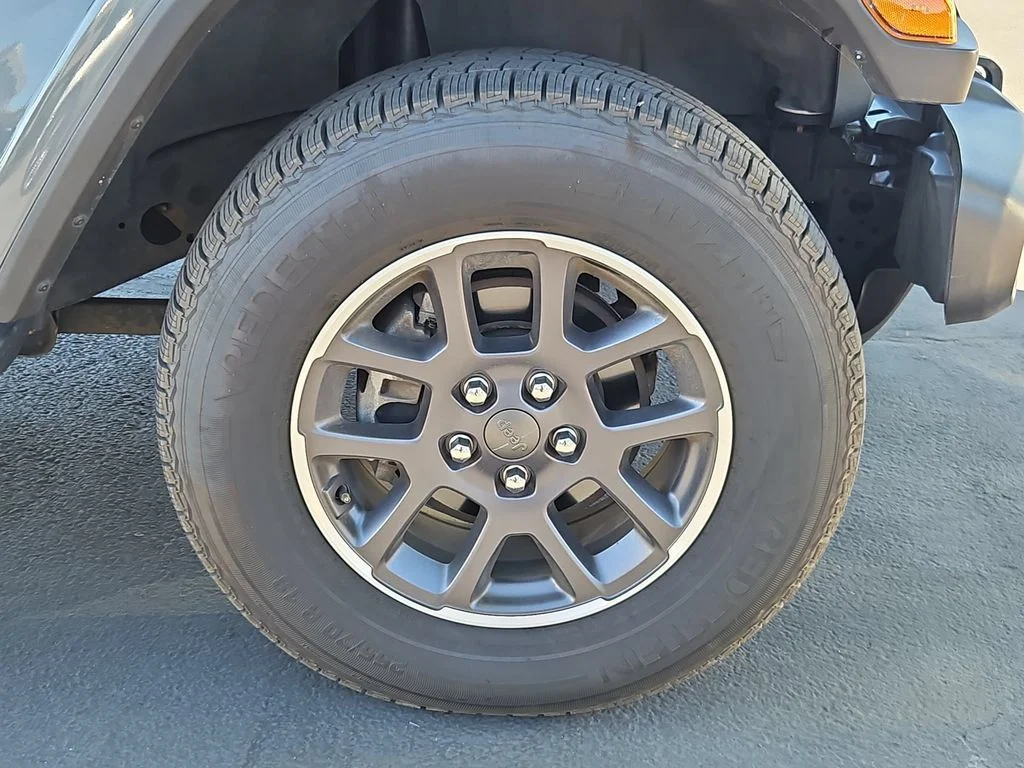 Used 2021 Sting-Gray Clearcoat Jeep Overland image 30