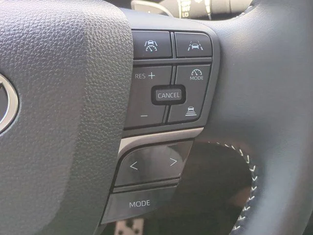 Used 2025  Toyota SE image 22
