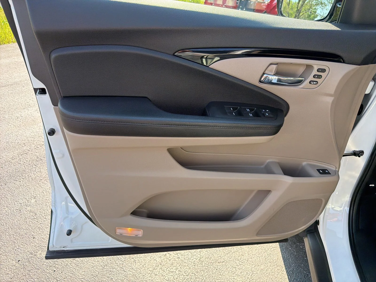 Used 2022 Platinum White Pearl Honda Touring image 11