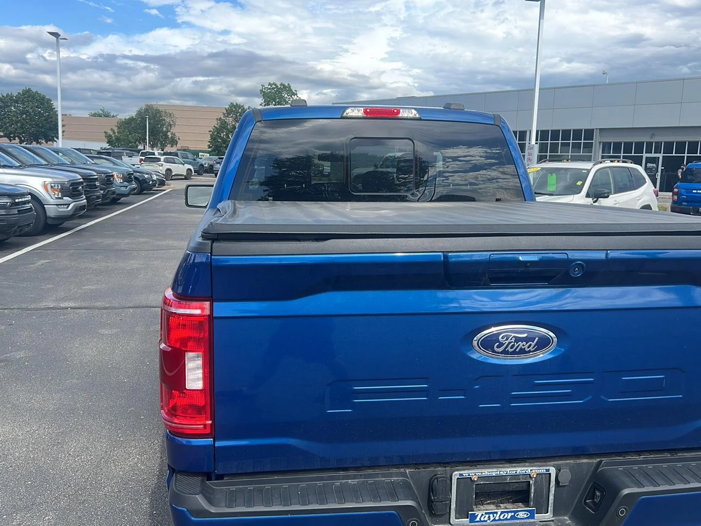 Used 2023 Atlas Blue Ford XLT image 7