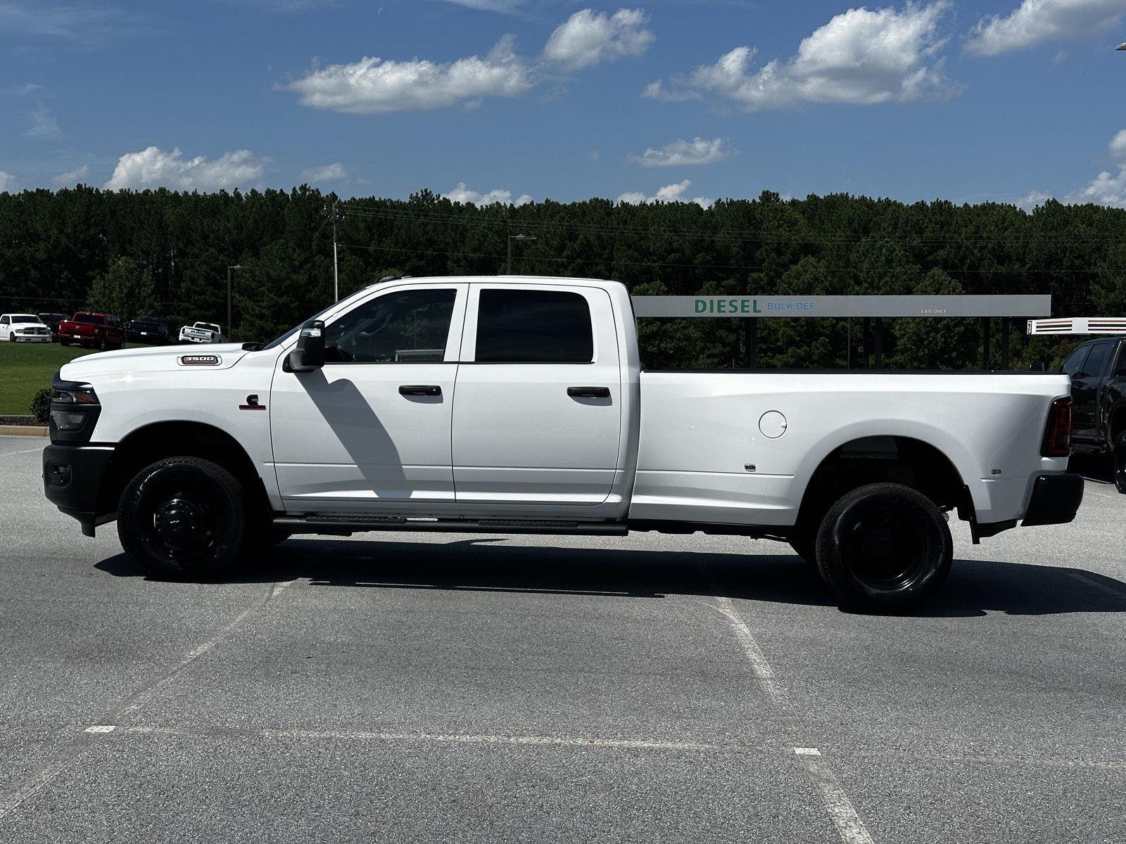 New 2026 Bright White Clear-Coat Exterior Paint RAM Tradesman image 5
