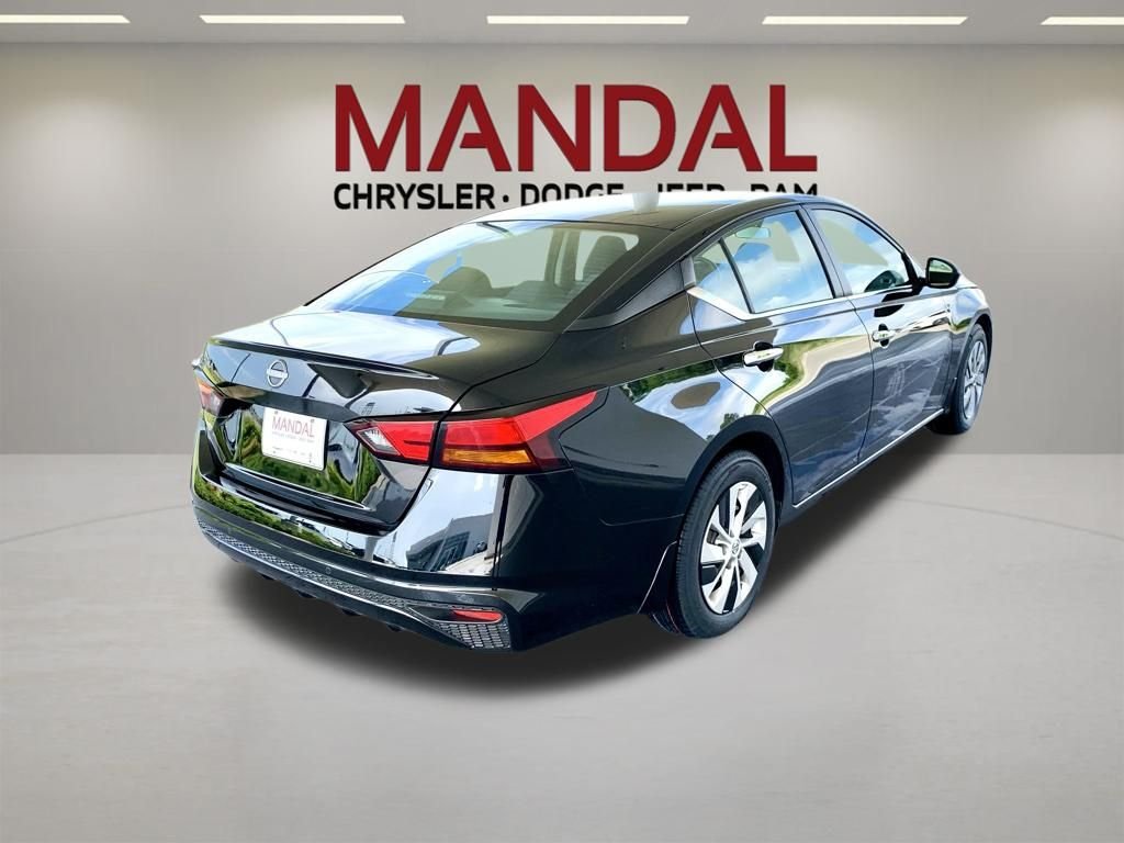 Used 2023 Black Nissan 2.5 S image 6