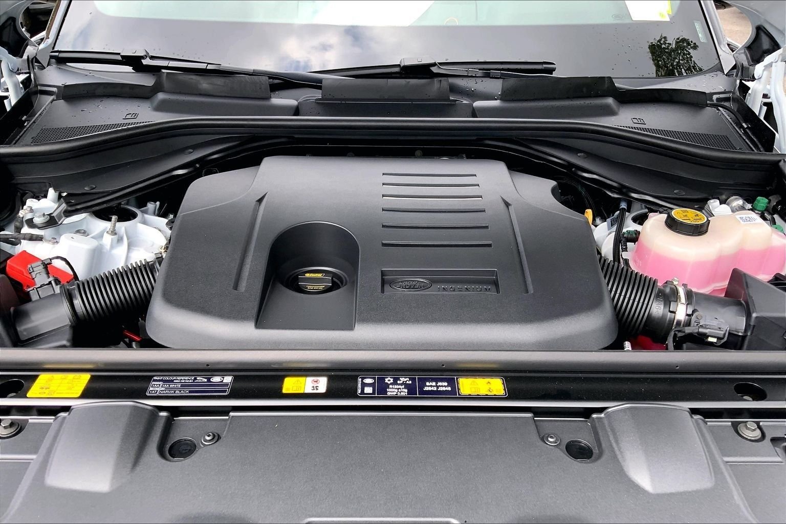 New 2026 Fuji White Land Rover SE 7 Seats image 16