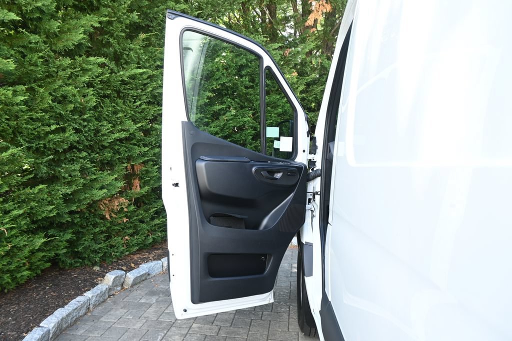 New 2026 Arctic White Mercedes-Benz Cargo 144 WB image 57