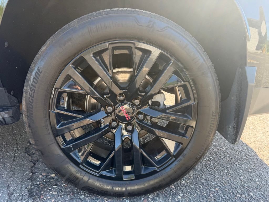 Used 2023  GMC SLT image 20