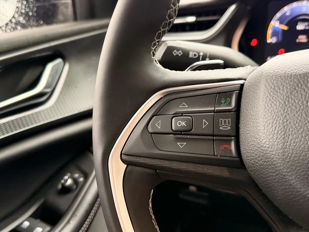 Used 2025 Black Jeep Altitude X image 20