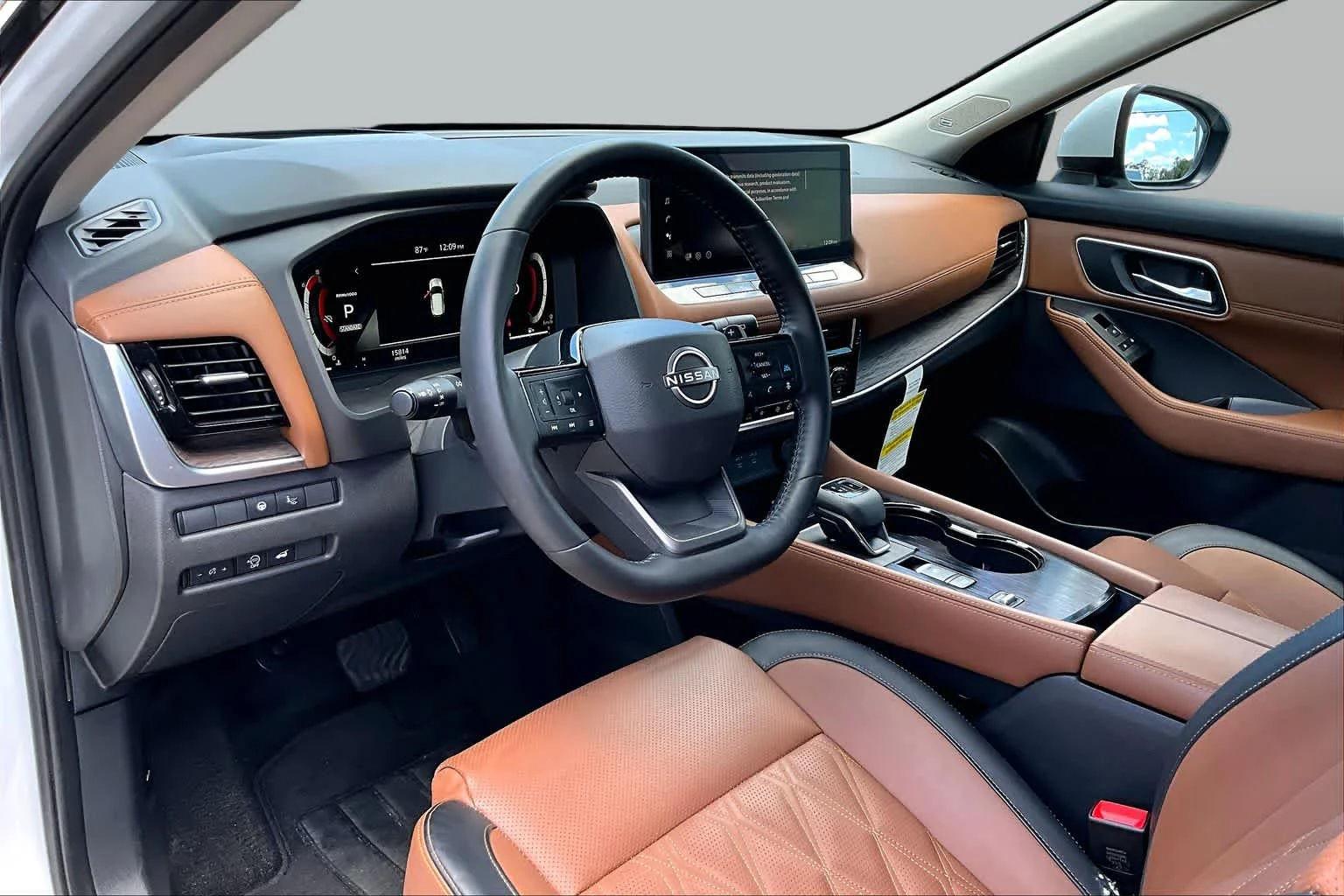 Used 2025 Everest White Pearl Nissan Platinum image 18