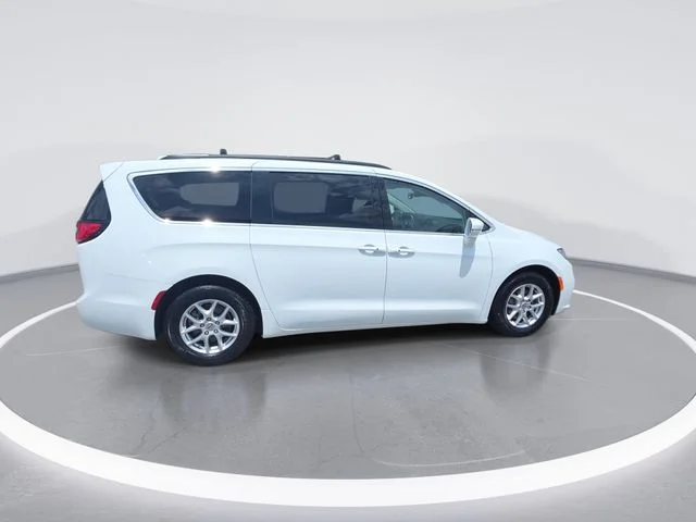 Used 2022 White Chrysler Touring L image 9