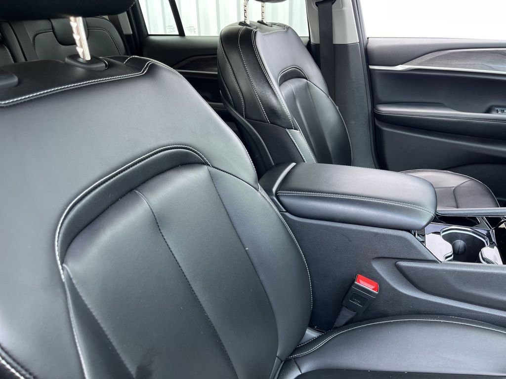 Used 2023 Velvet Jeep Limited image 43