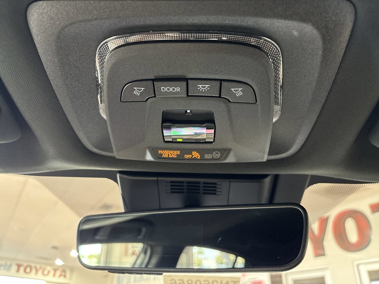 2026 Toyota C-HR SE - Photo 16