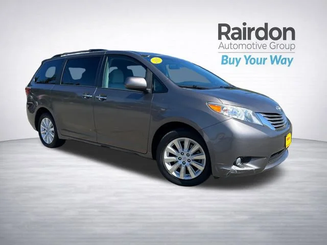 2015 Toyota Sienna XLE Premium V6 AWD 7-Passenger's photo