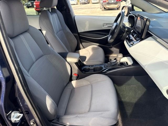 Used 2025  Toyota SE image 14