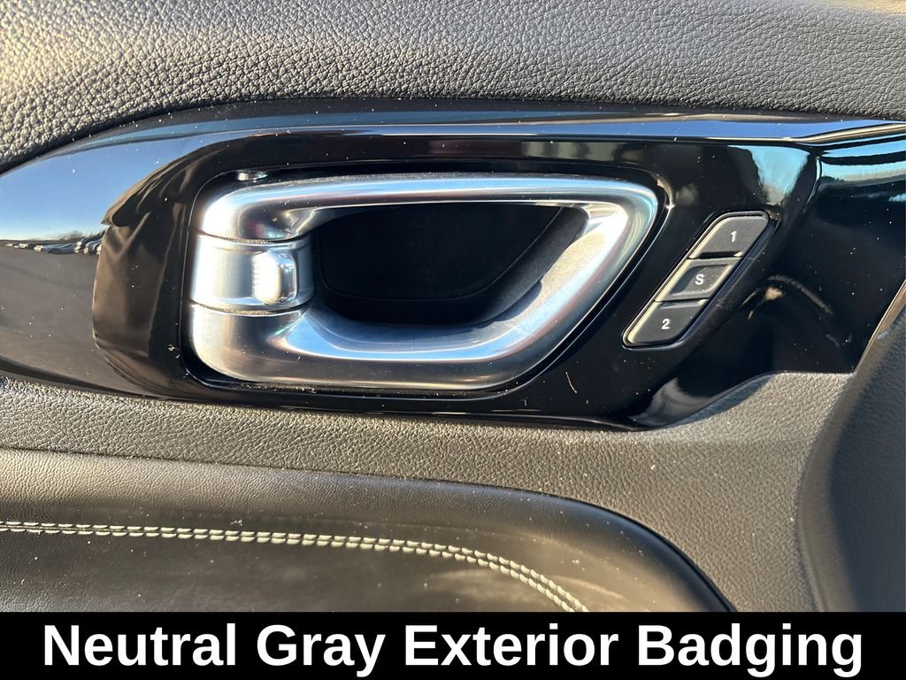 Used 2022 Silver Jeep High Altitude image 25