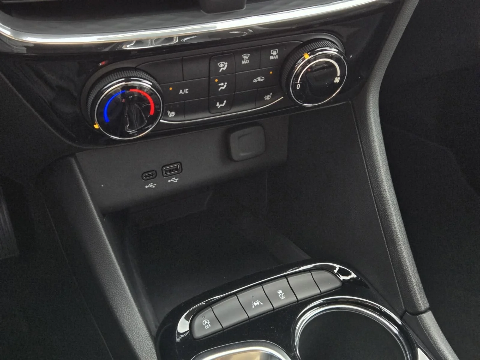 2026 Buick Encore GX Sport Touring - Photo 11