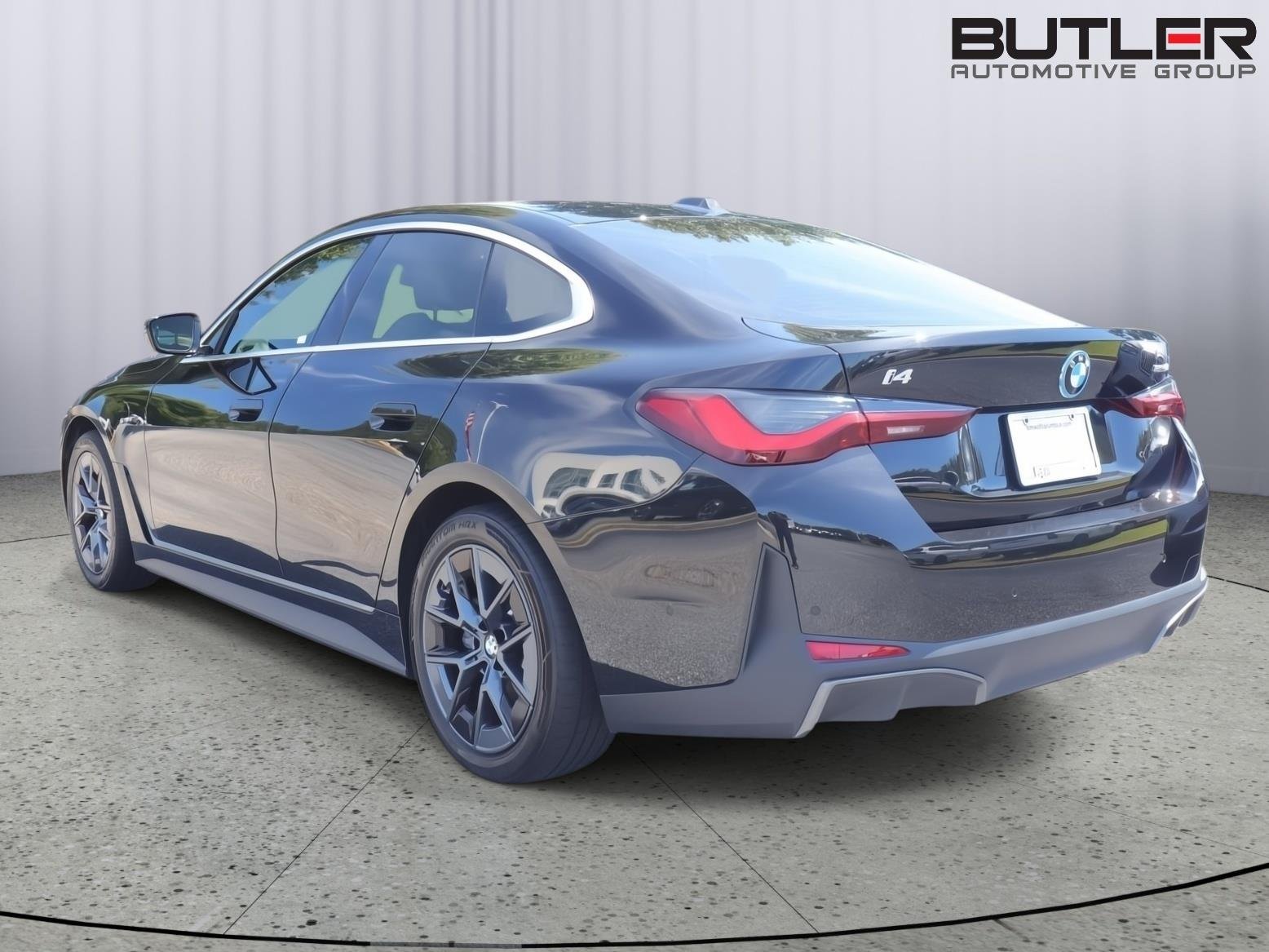 Used 2025 Black Sapphire Metallic BMW eDrive40 image 5