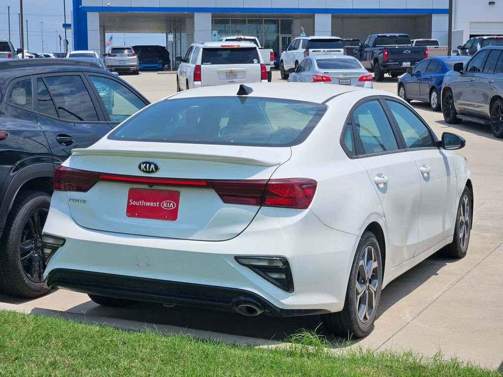 Used 2021 White Kia LXS image 4