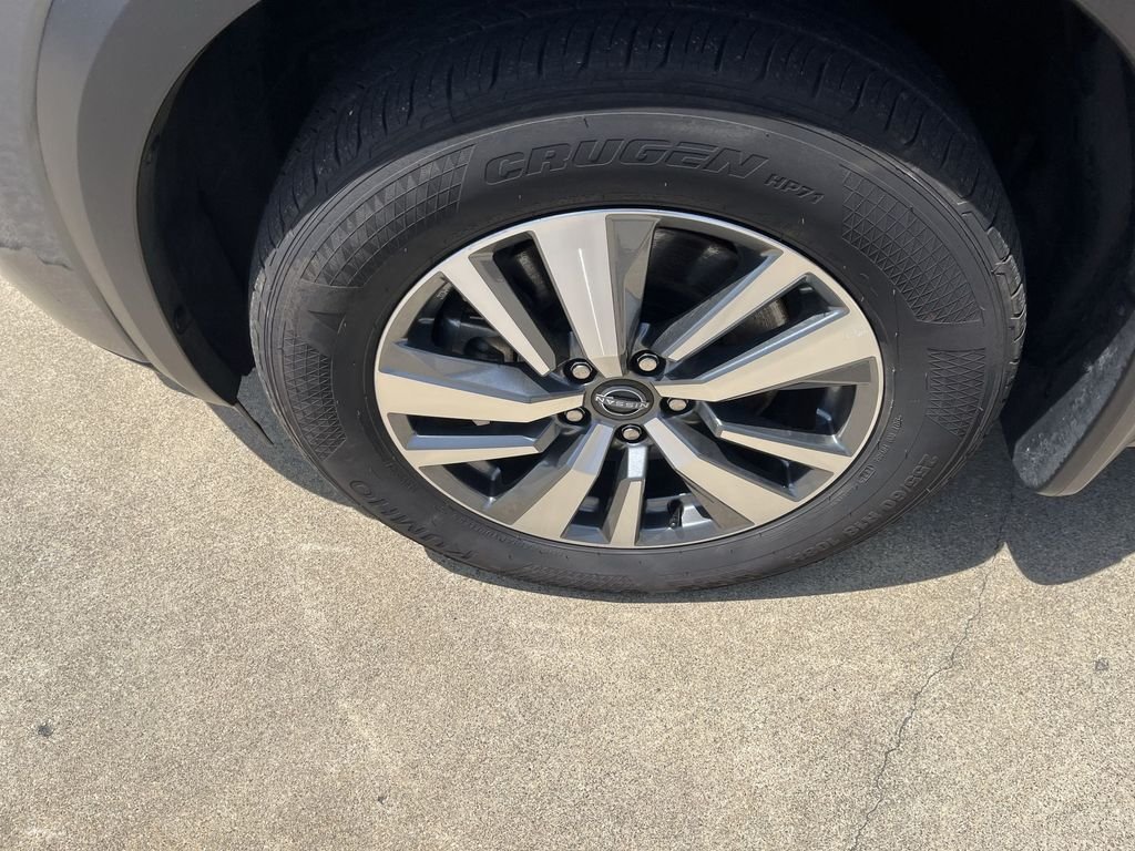Used 2025 Gray Nissan SL image 10