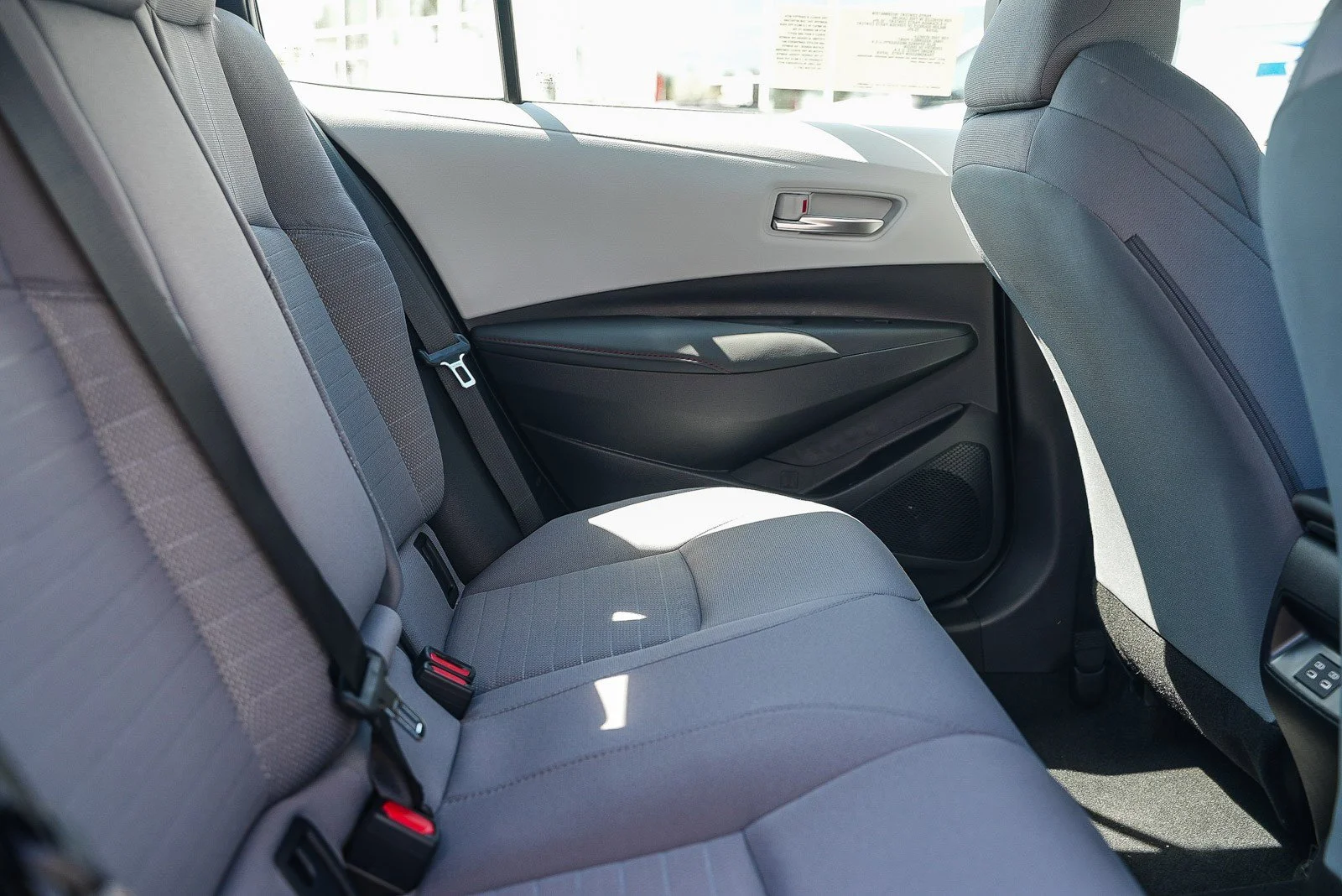 2025 Toyota Corolla SE - Photo 12