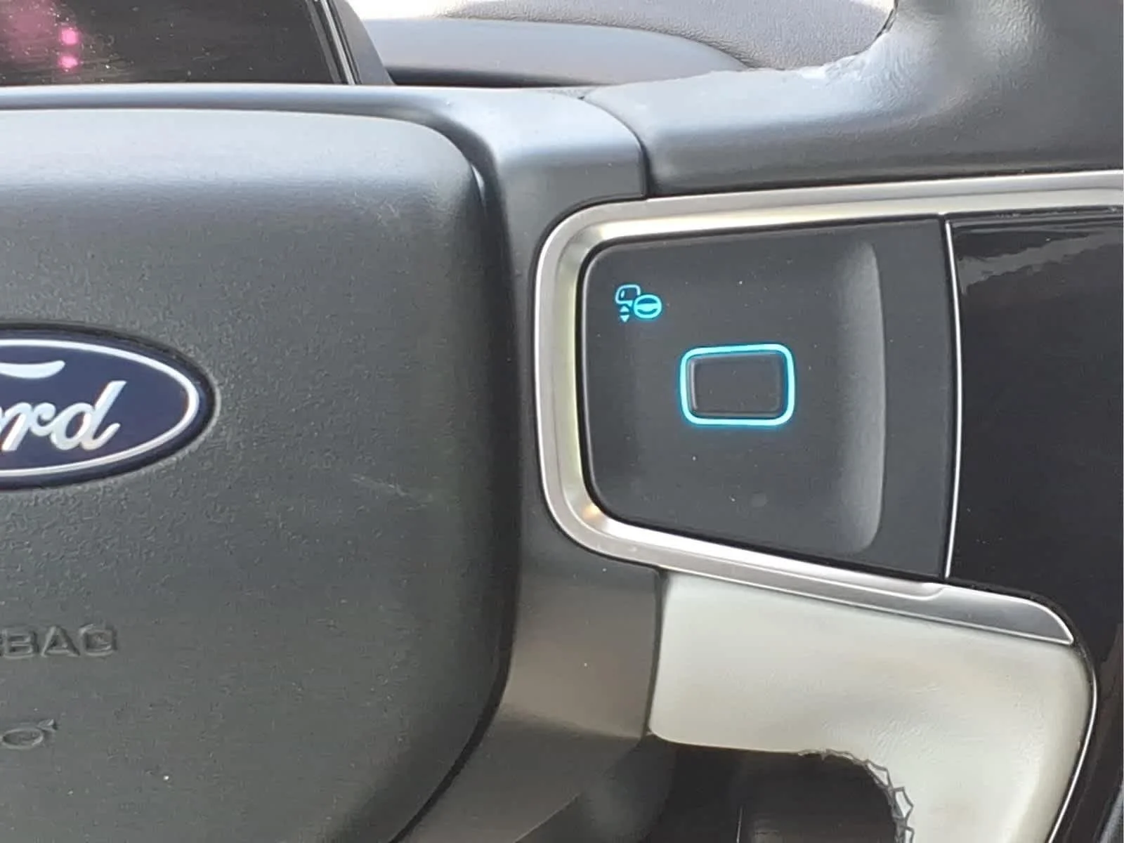 Used 2025 Space Silver Metallic Ford Platinum image 23