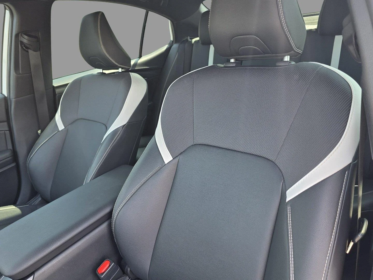Used 2025 Ice Cap Toyota SE image 21