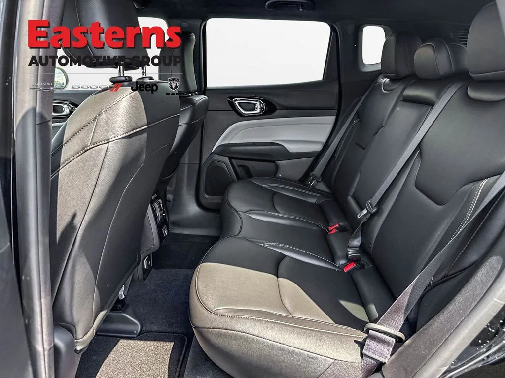New 2026 Diamond Black Crystal Pearl-Coat Exterior Paint Jeep Limited image 21