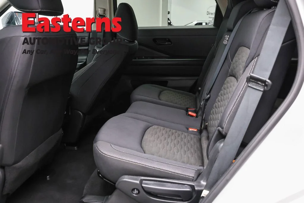 Used 2023 Silver Nissan S image 21