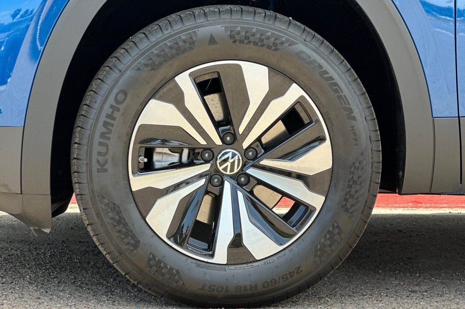 New 2026 Mountain Lake Blue Metallic Volkswagen 2.0T SE image 26