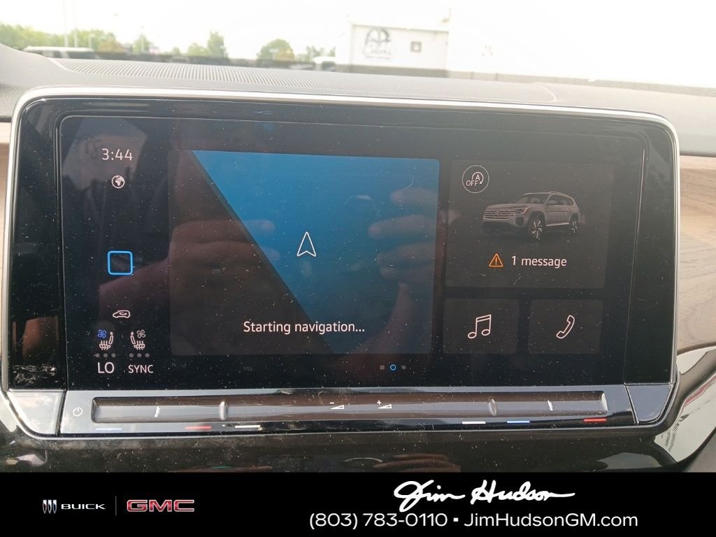 Used 2025  Volkswagen 2.0T SE w/Technology image 8