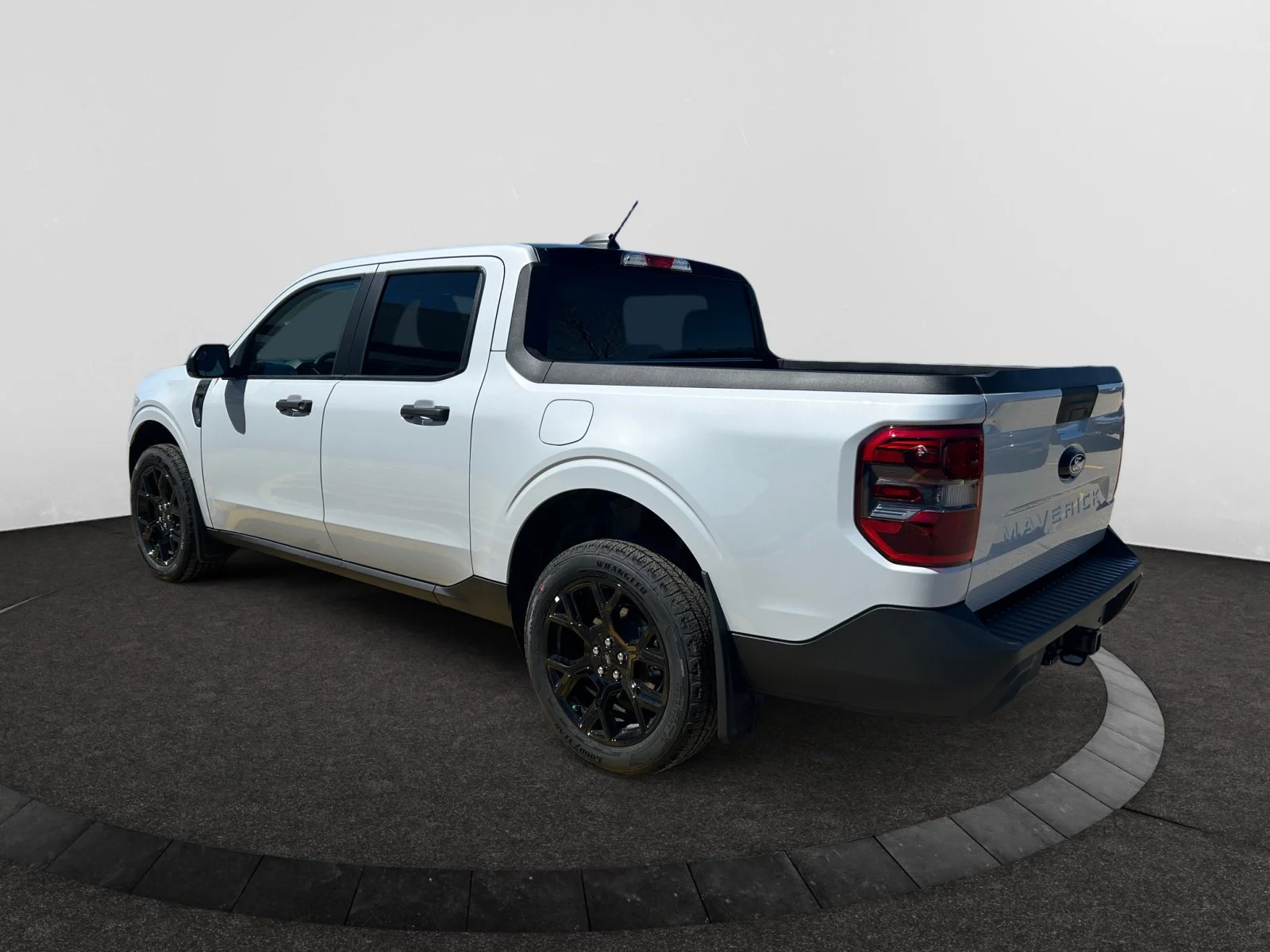 New 2026 Space White Metallic Ford XLT image 3