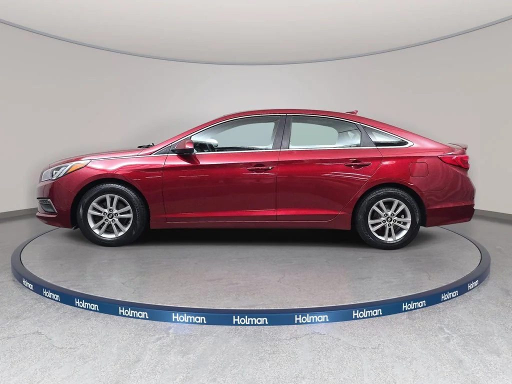 Used 2015 Venetian Red Metallic Hyundai SE image 9