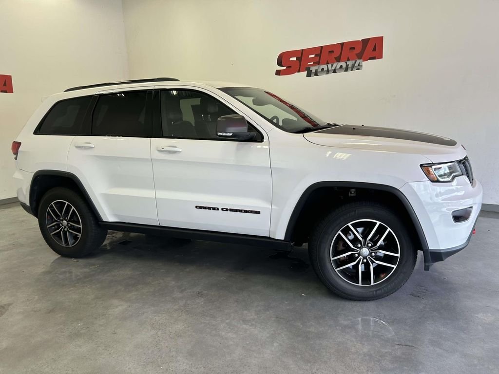 Used 2018 White Jeep Trailhawk image 2