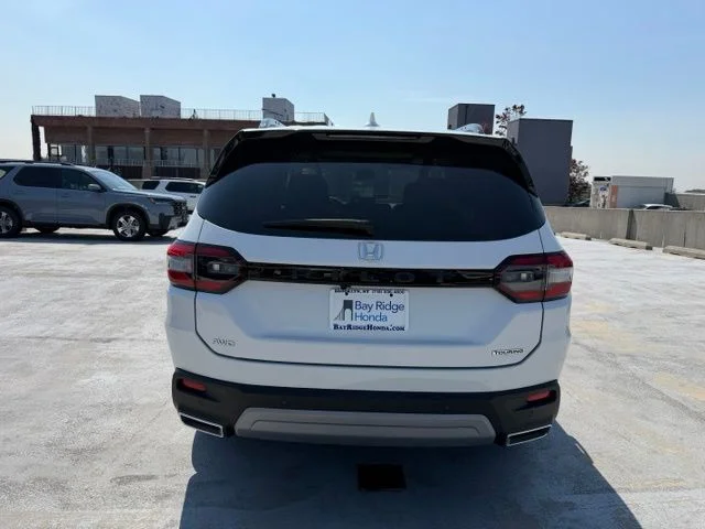 Used 2023 White Honda Touring image 6