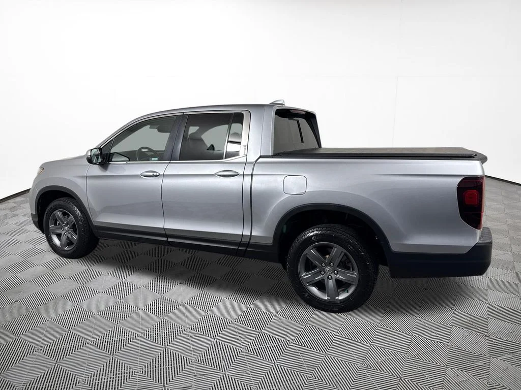 Certified Used 2021 Lunar Silver Metallic Honda AWD RTL image 11