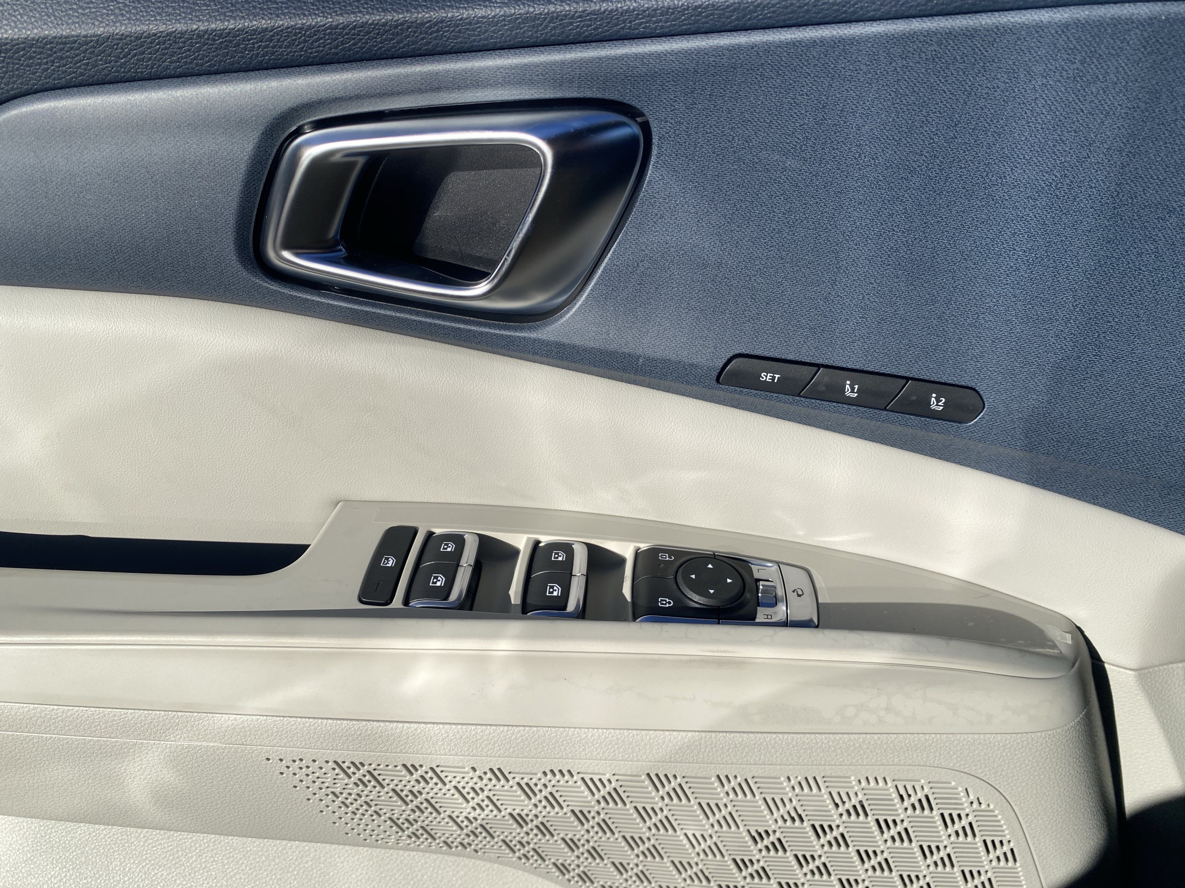 New 2026 Ivory Silver Kia EX image 20
