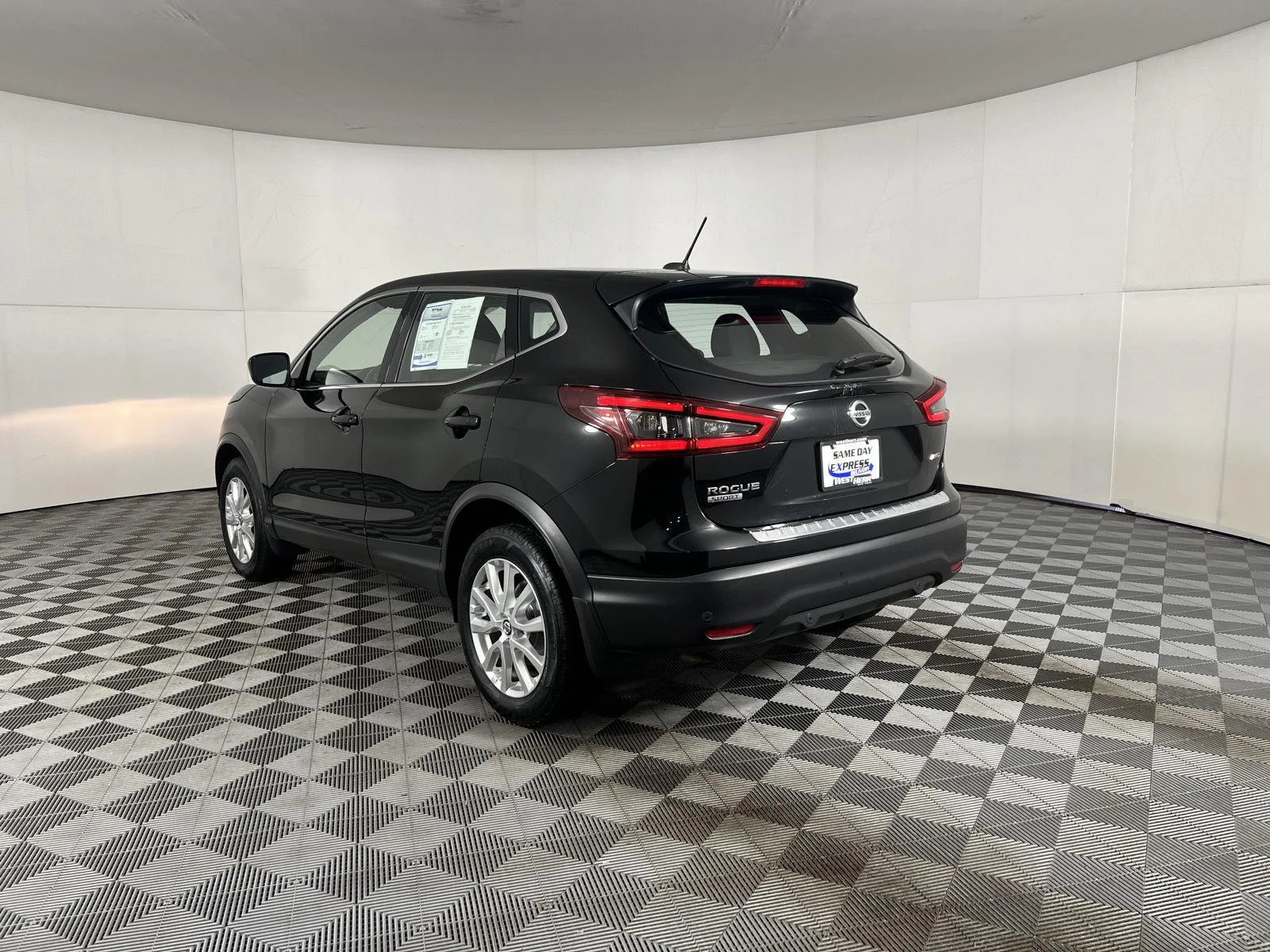 Used 2021 Magnetic Black Pearl Nissan S image 3