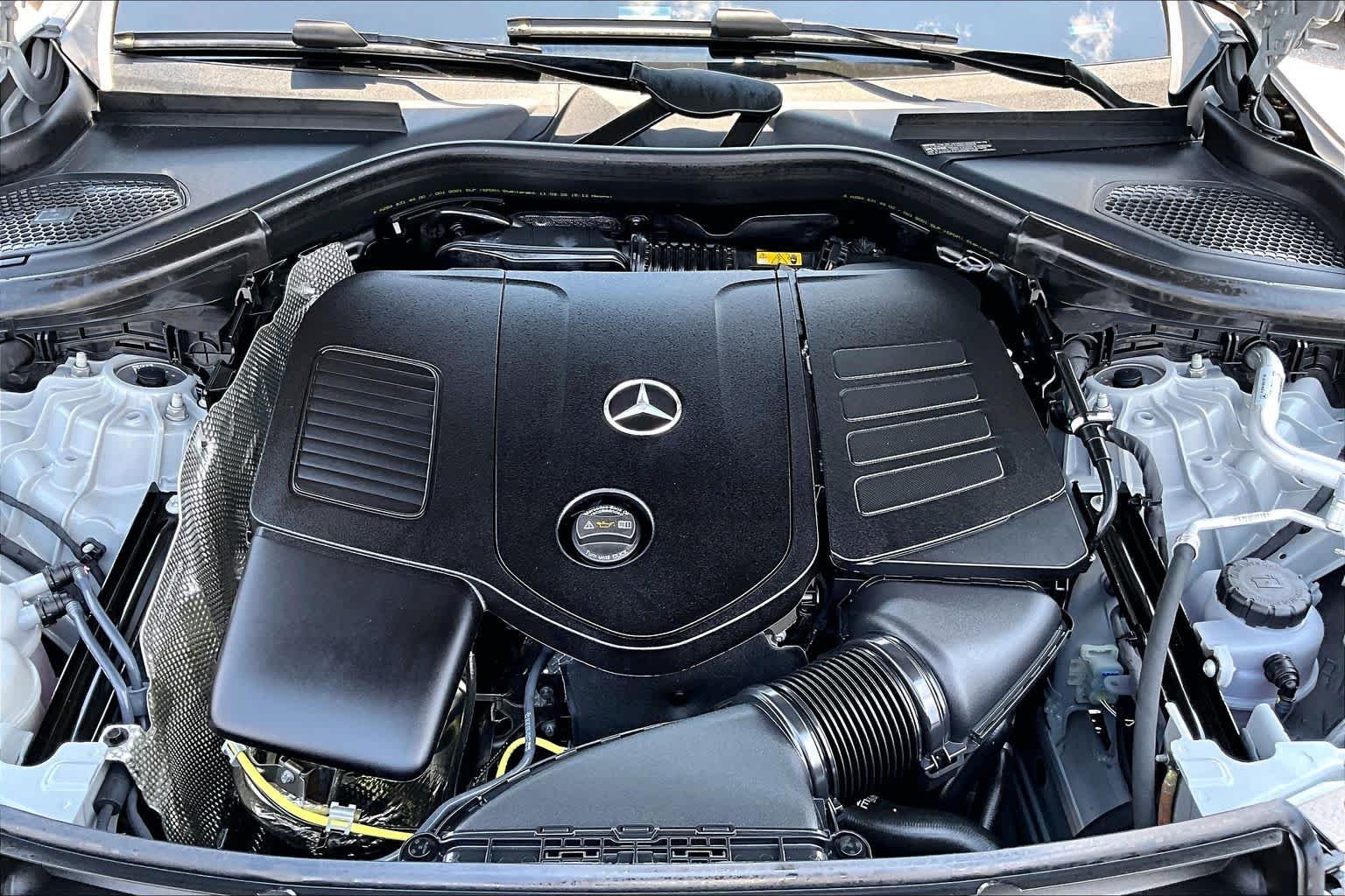 Certified Used 2026 MANUFAKTUR Alpine Grey Mercedes-Benz GLC 300 image 29